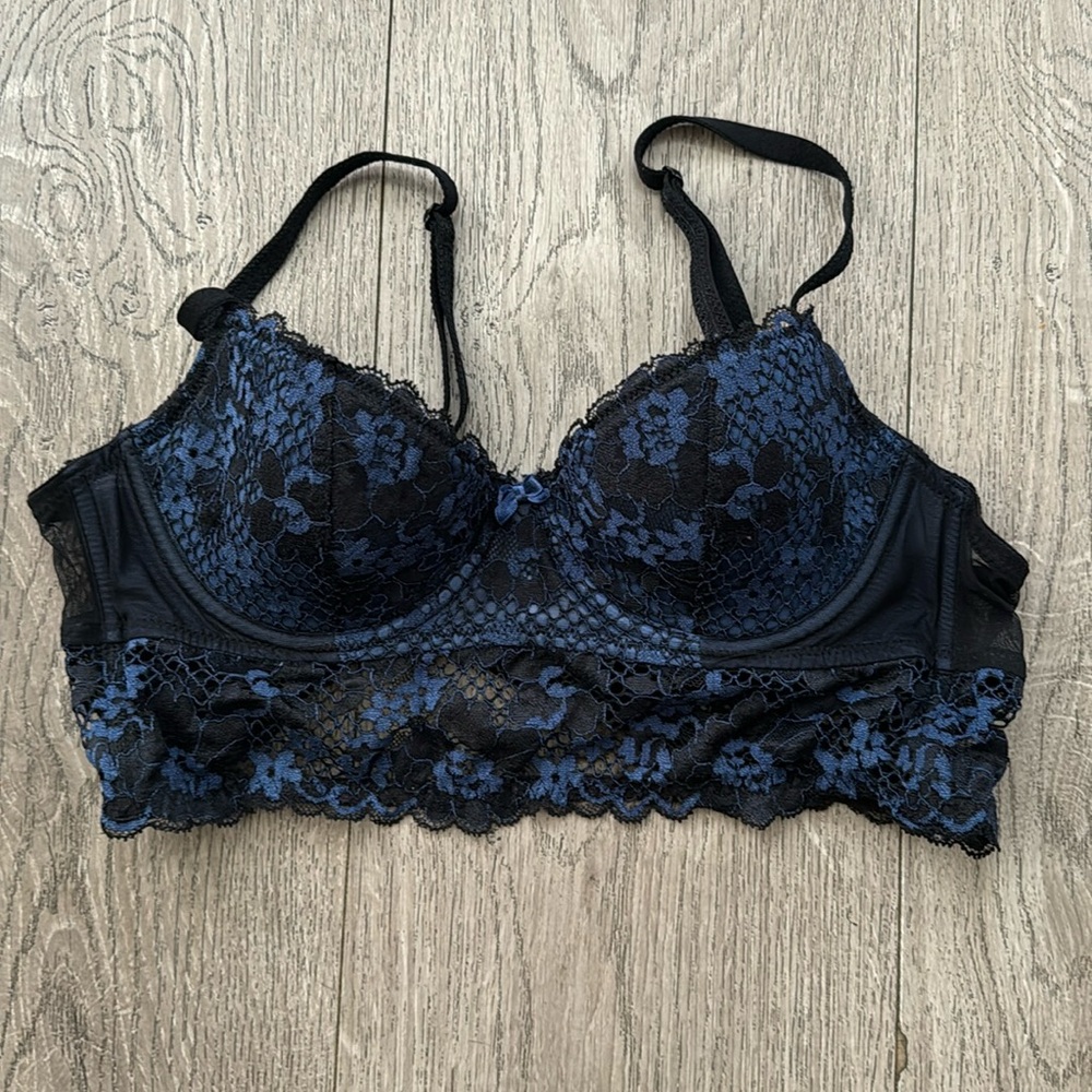 Adore me bustier bra with wire lace size 34B